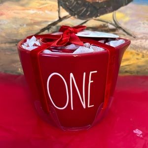 Rae Dunn set a four measuring cups